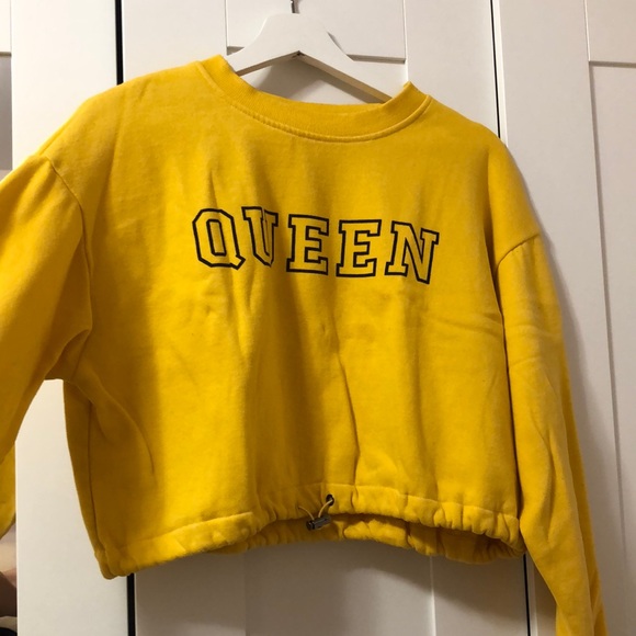 “Queen” Cropped Sweater - Picture 1 of 2